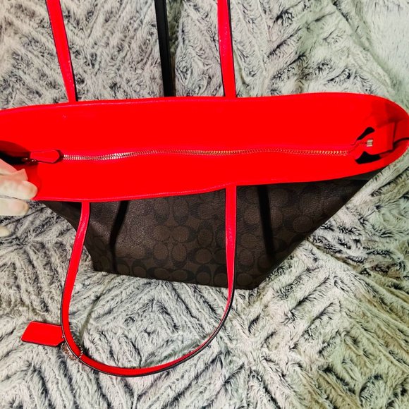 NWOT - COACH STREET ZIP TOTE IN SIGNATURE CANVAS (F34703) - Picture 8 of 9